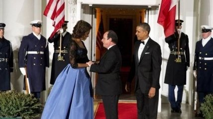 Президент Франции разделил супругов Обама