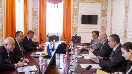 Украина налаживает политический диалог с Македонией