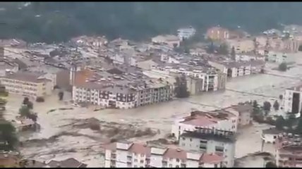 Радость длилась недолго: в Турции масштабный потоп после пожаров (видео)