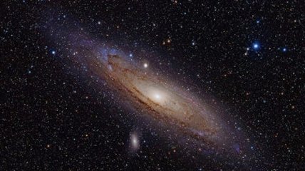 Почему структура галактики Андромеды спиральная? 