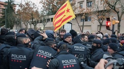 Каталонский кризис: Мадрид отзывает полицию из региона
