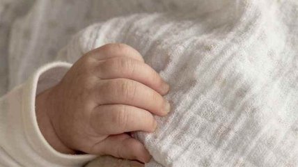 Под Днепром женщина, дожидаясь приезда медиков, родила прямо на полу: ребенок мертв