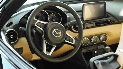 Инновационные технологии и дизайнерские доработки представят в хэтчбеке Mazda 2