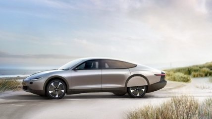 "Солнцемобиль" Lightyear One: перспективный конкурент Tesla, "дозаправляющийся" на ходу