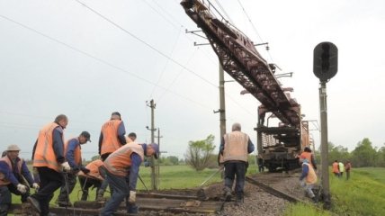 В "Укрзализныце" сообщили количество дефектных путей и мостов, ожидающих ремонта