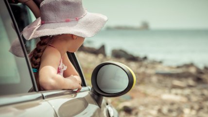 Подорож із дитиною в авто
