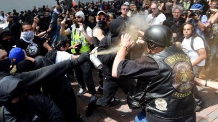 В США произошли столкновения на демонстрации против Трампа