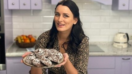 Треснутое шоколадное печенье на скорую руку: рецепт Лизы Глинской (видео)