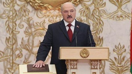 Плевать на всех или почему Лукашенко так поспешил со своей коронацией