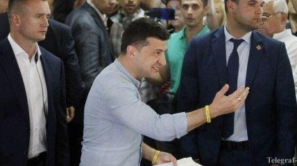 Оптимистичная молодежь: Украинцы продолжают доверять Зеленскому