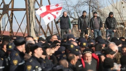 В Грузии произошли столкновения протестующих с полицией, есть раненые