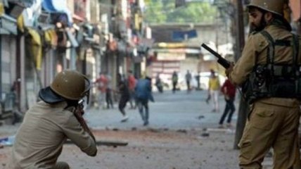 Столкновения в Кашмире привели к ранениям десятков людей