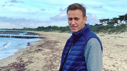 "Большой привет старику Путину": где сейчас Навальный и что с ним после отравления
