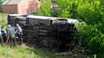 В Хмельницкой области автобус с пассажирами слетел в кювет и перевернулся