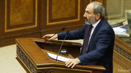 Пашинян призвал сторонников не расходиться с площади Республики в Ереване