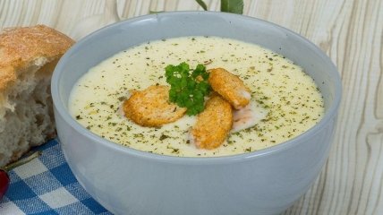 Рецепт дня: вкусный суп с плавленым сыром, курицей и овощами