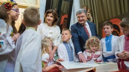 Порошенко: Молимся, чтобы Украина получила томос об автокефалии церкви 