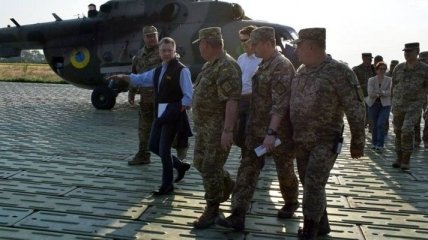 Волкер намерен пообщаться с "другими сторонами процесса" на Донбассе