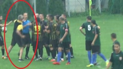 Тренер румынского клуба не выдержал и ударил арбитра в лицо (Видео)