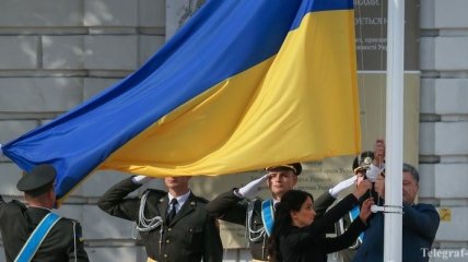Государственный Флаг Украины торжественно подняли в Киеве