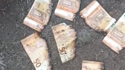 В Лановцах нашли деньги в канализации