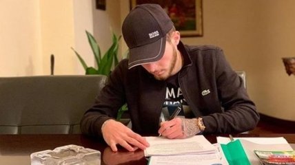 Скандальный форвард Динамо продлил контракт с клубом на 5 лет