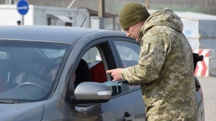 КПВВ "Гнутово" возобновил работу после обстрелов боевиками