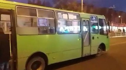 Пьяный мужчина в Харькове угнал и разбил маршрутку