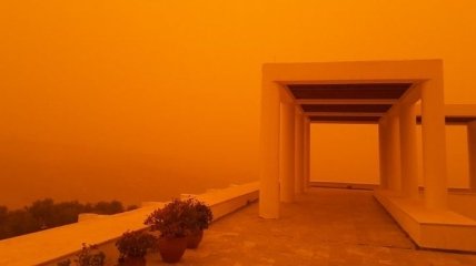 Как на Марсе: на остров Крит обрушилась песчаная буря (Видео)