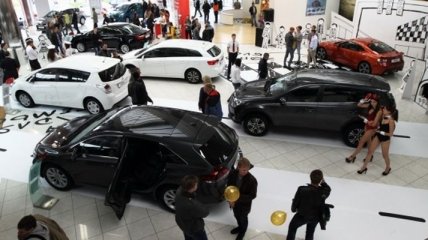 Продажи автомобилей в Украине значительно упали