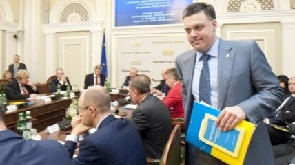 Олег Тягнибок: "Промышленность Украины контролируют частные монополии".
