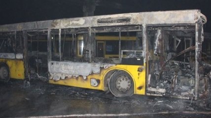 В результате пожара в автобусном парке Киева повреждены 6 автобусов