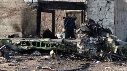 Крушение украинского самолета в Иране: Тегеран не отдает черные ящики