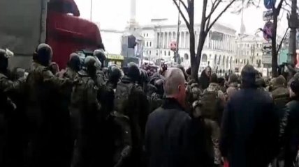 На Майдане снова произошли столкновения между активистами и силовиками