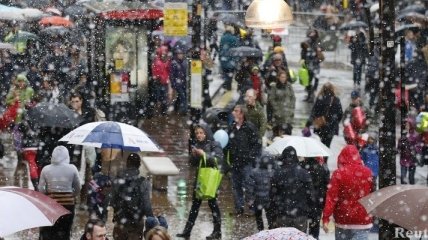Снегопад парализовал работу 2-х аэропортов Лондона