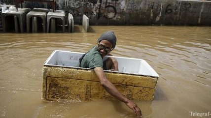 Количество погибших от наводнения в Индонезии увеличилось в два раза (Фото)
