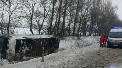 В Харьковской области автобус сдуло ветром