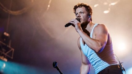 Фронтмен группы Imagine Dragons вышел на сцену с флагом Украины