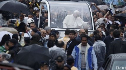 Папа Франциск побывал в бедных районах на окраине Рио-де-Жанейро