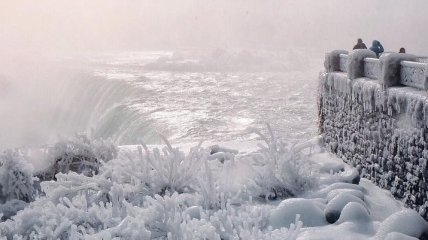 В США из-за рекордных холодов частично замерз Ниагарский водопад