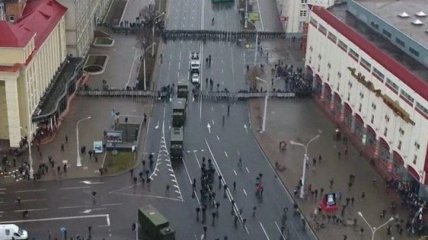 Беларусь: в Минске начались задержания демонстрантов, в ход пошли светошумовые гранаты (Видео)