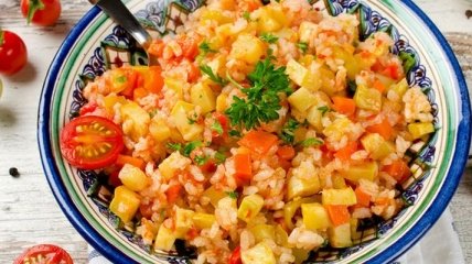 Рецепт дня: рис с кабачками, помидорами и морковью