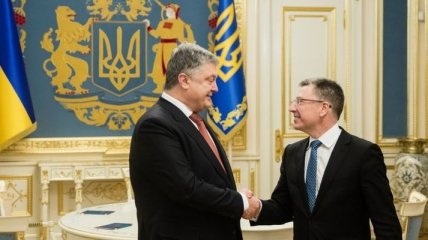 Порошенко и Волкер обсудили территориальную целостность Украины