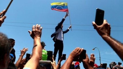 "Мы сильны, как никогда": Гуайдо произнес пламенную речь в Каракасе