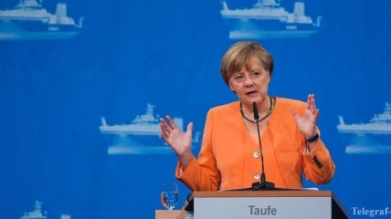 Меркель призывает Порошенко принять меры для защиты мирного населения
