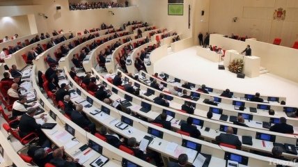 Депутаты Грузии прекратили работу в парламенте
