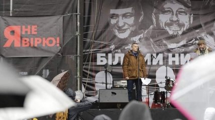 "Белыми нитками": на Майдане проходит марафон в поддержку подозреваемых в деле Шеремета