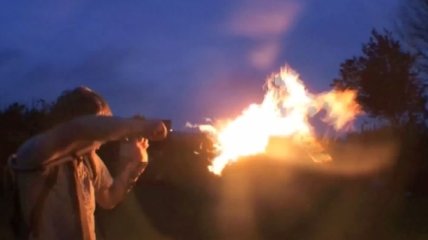Самодельный ручной огнемет (Видео)