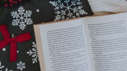 Что почитать на новогодних каникулах: топ-5 книг про Новый год и Рождество