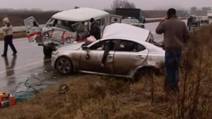 Смертельная авария под Донецком: столкнулись скорая и Lexus (Видео) 